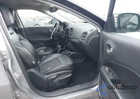 2018 Jeep Compass Altitude 4X4 z USA, uszkodzony, nr VIN 3C4NJDBB4JT304106